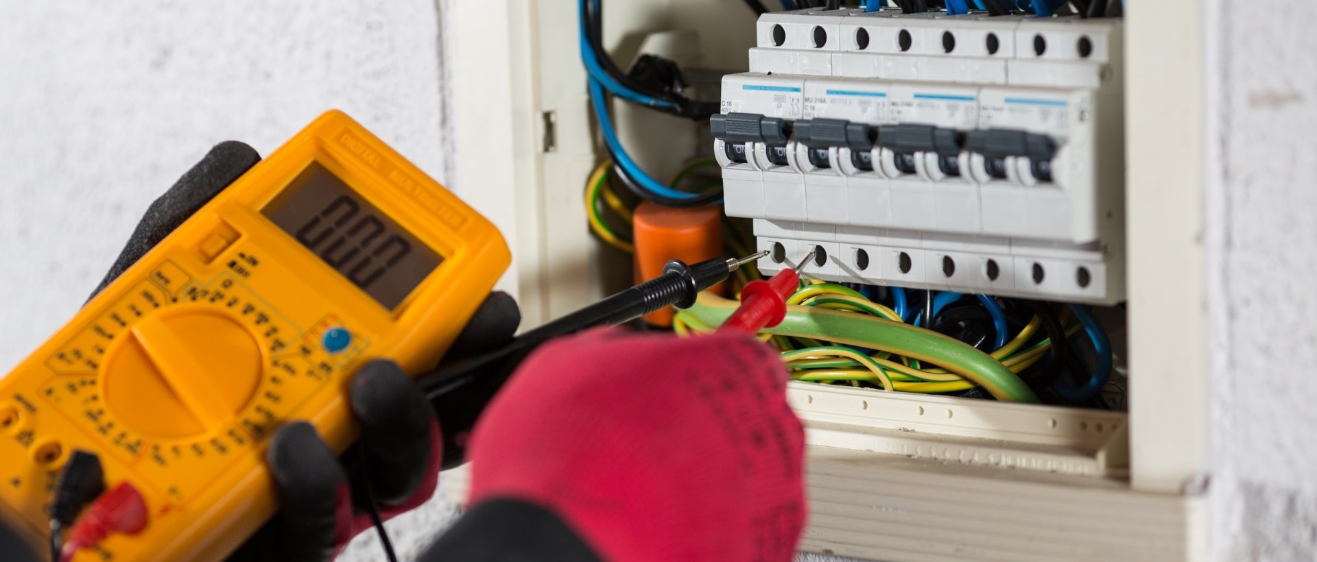 Electricians TW8